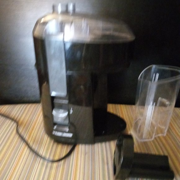 Black & Decker 400 Watt Fruit And Vegetable Juice Extractor/Juicer - Picture 7 of 8